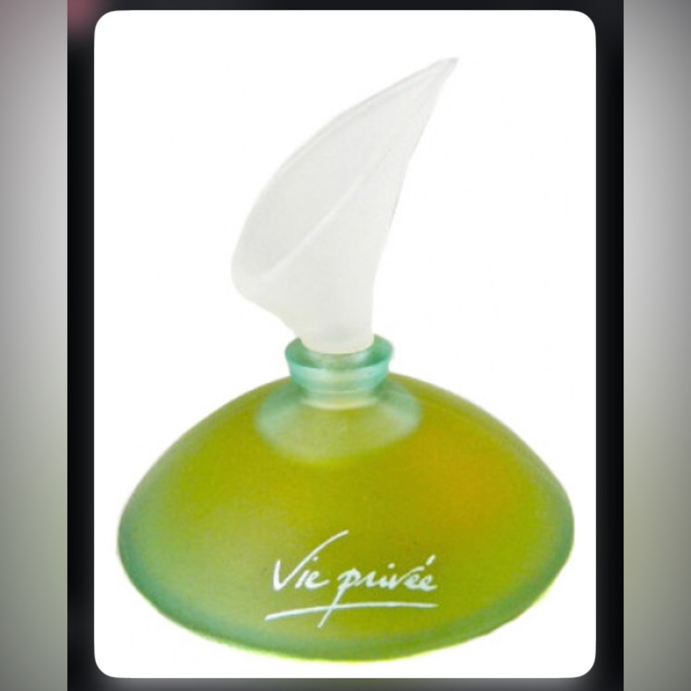 💎.. Authentic Vie Privée by Yves Rocher is a Floral fragrance for women